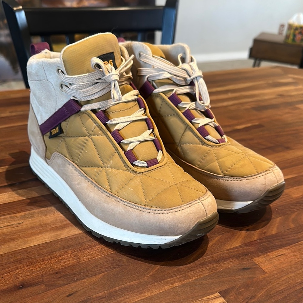 Teva Reember Commute Waterproof Boot size 8